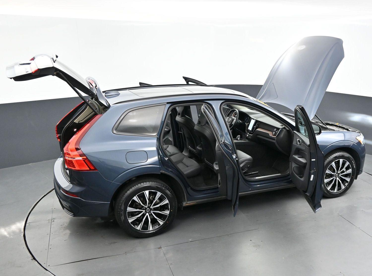 2024 Volvo XC60 Plus photo 35