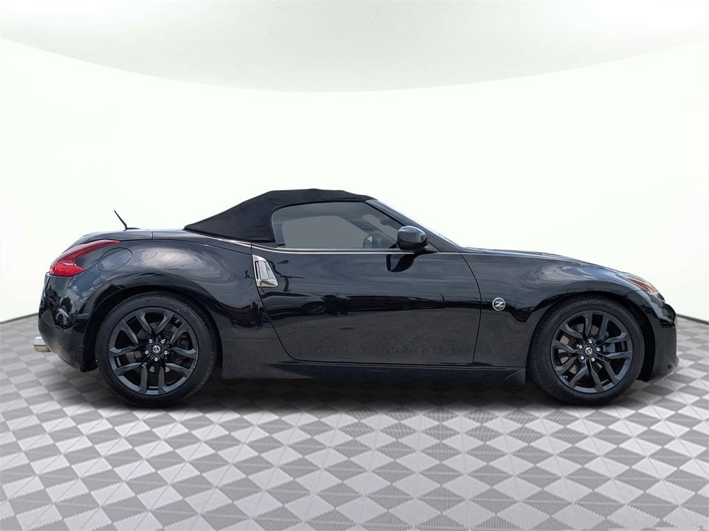 2018 Nissan 370Z Touring photo 3