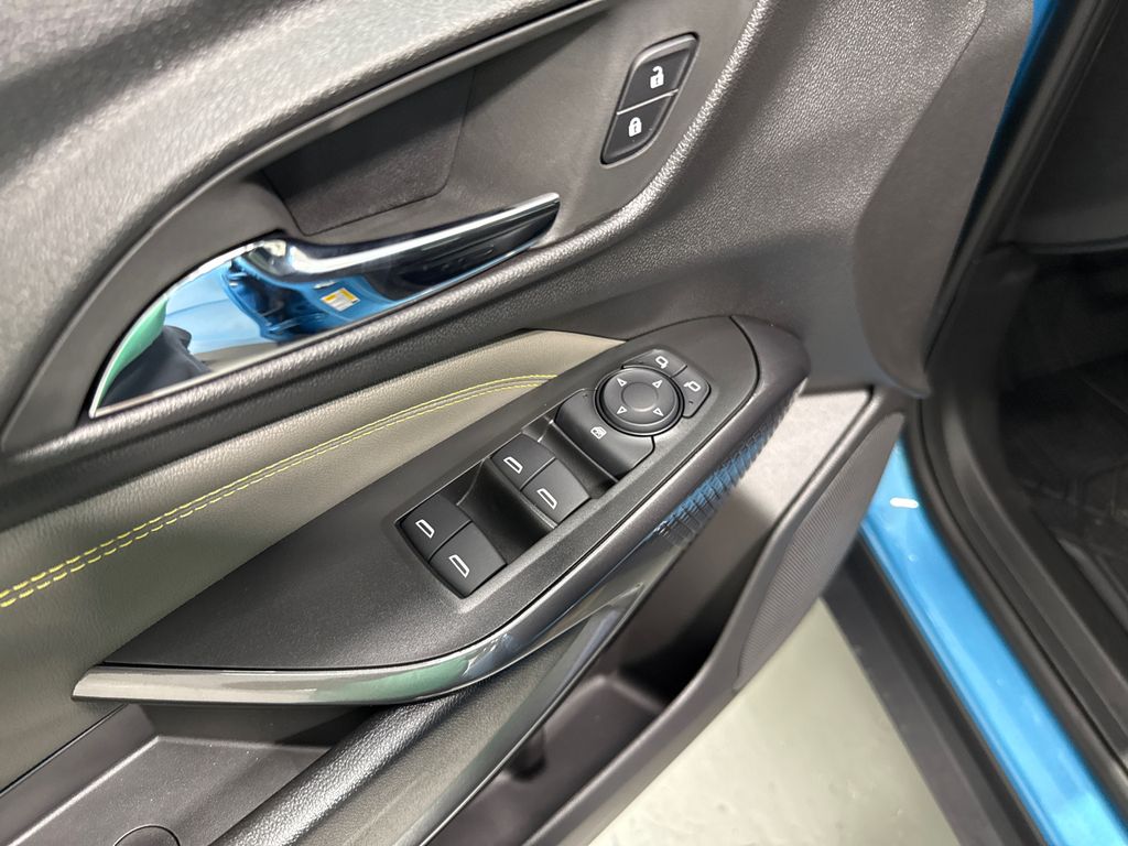 2025 Chevrolet Trax ACTIV photo 12