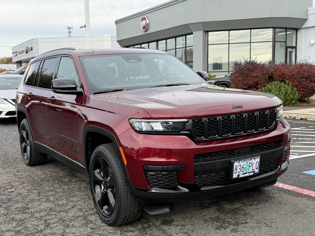 2023 Jeep Grand Cherokee Altitude photo 2