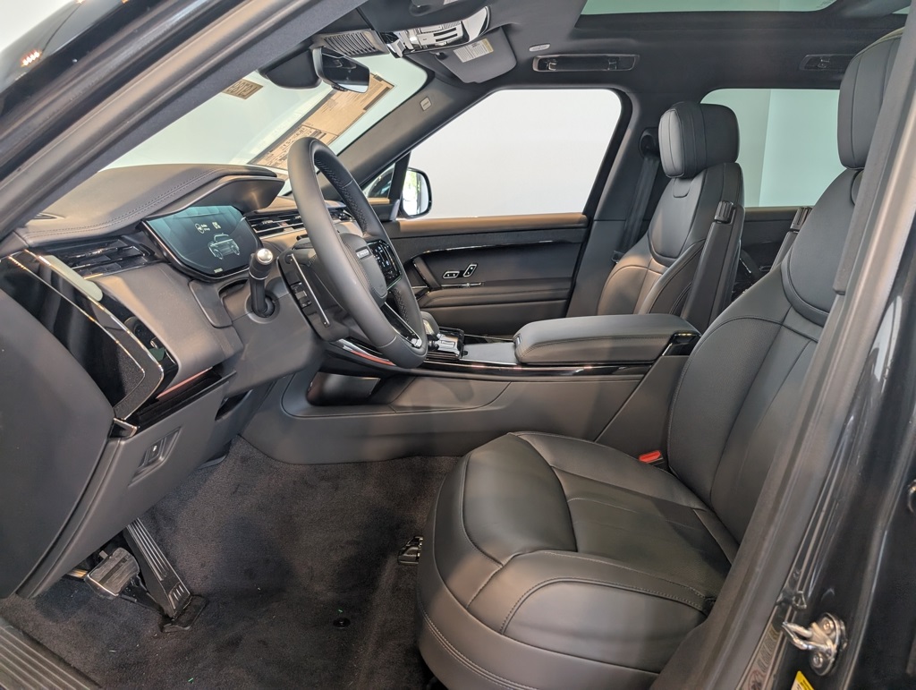 2025 Land Rover Range Rover Sport SE photo 8