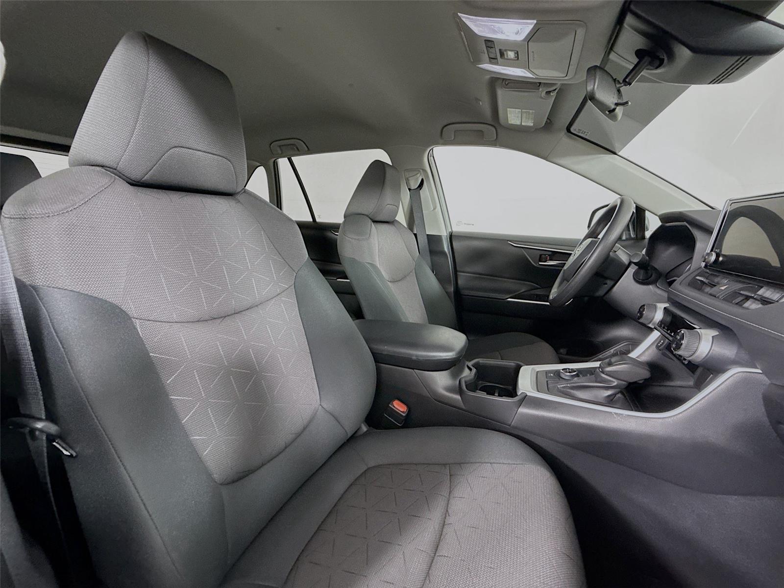 2024 Toyota RAV4 Hybrid XLE photo 40