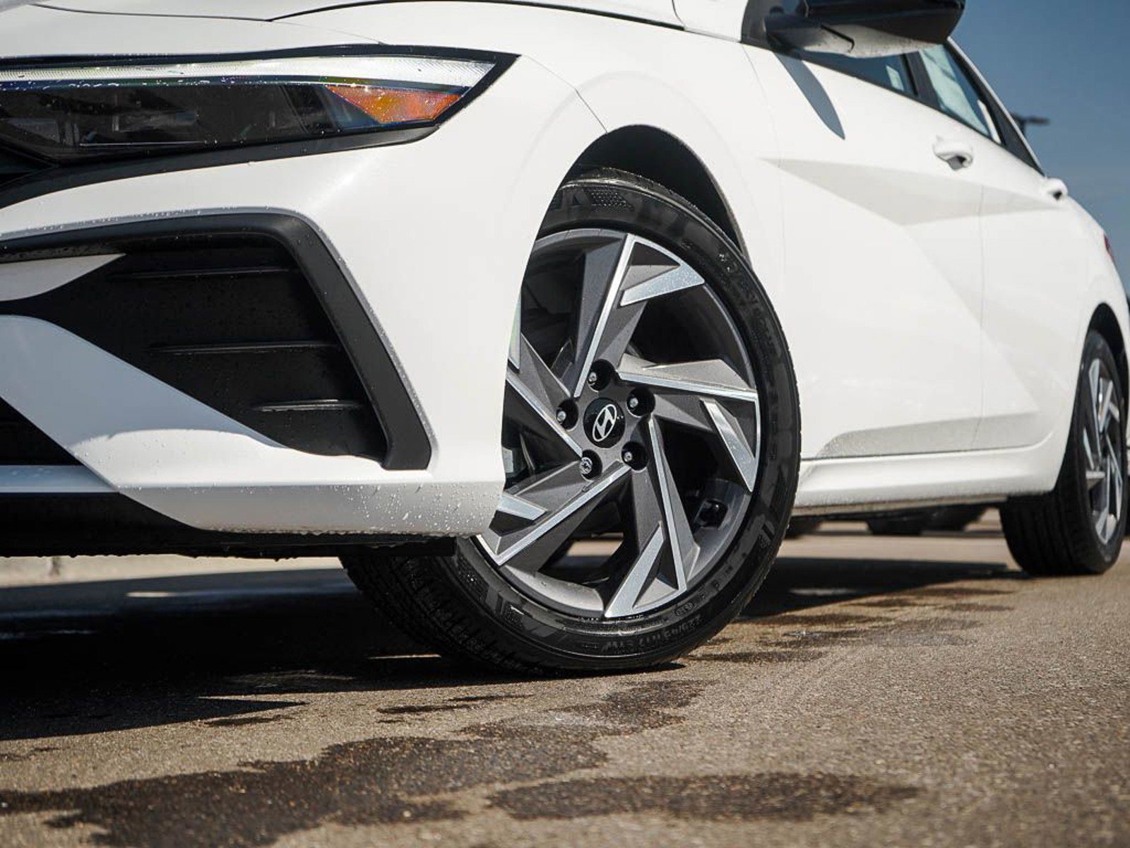 2025 Hyundai Elantra SEL Sport photo 4