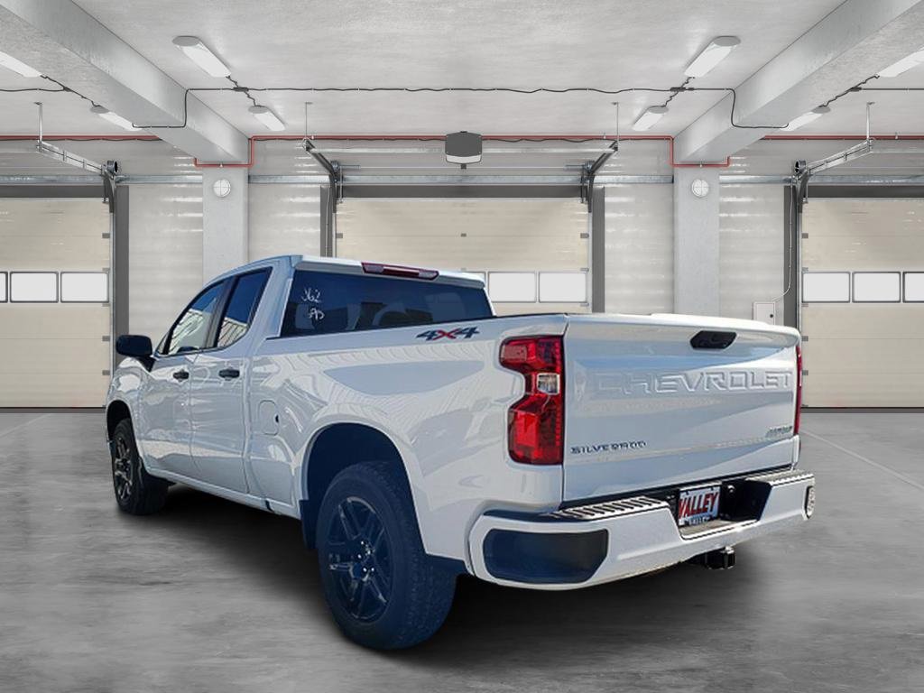 2026 Chevrolet Silverado 1500 Custom photo 2