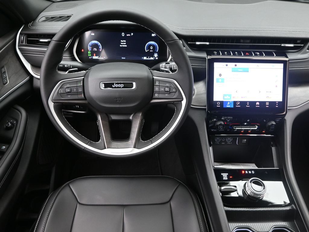 2025 Jeep Grand Cherokee Limited photo 10