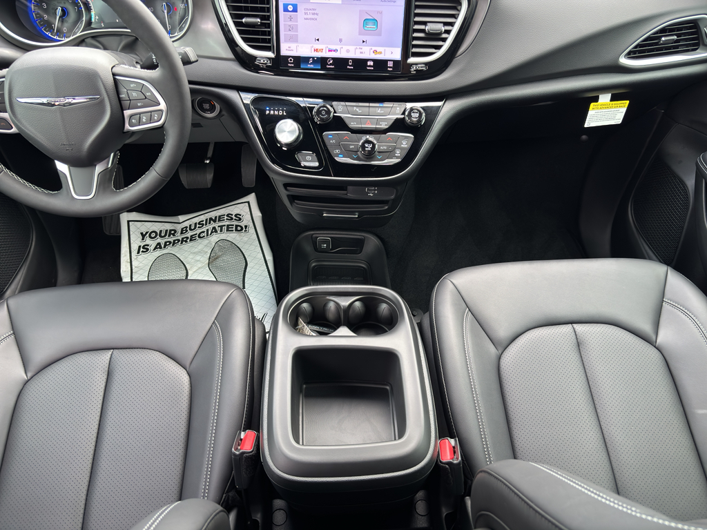 2026 Chrysler Voyager LX photo 22