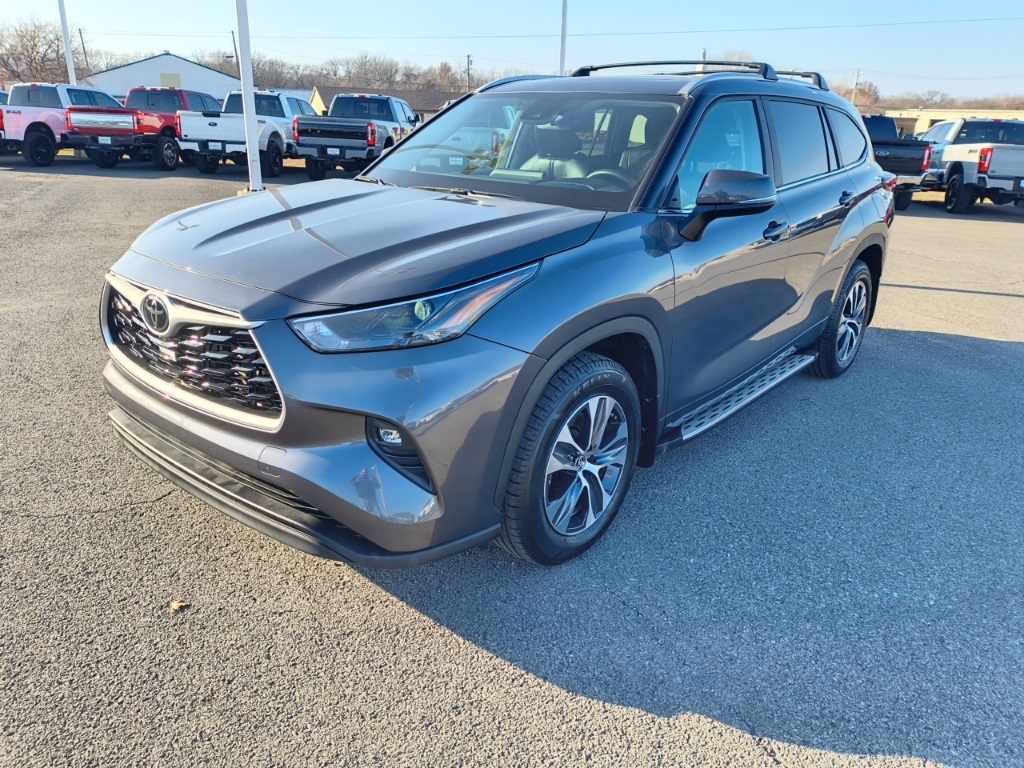 2024 Toyota Highlander XLE's photo
