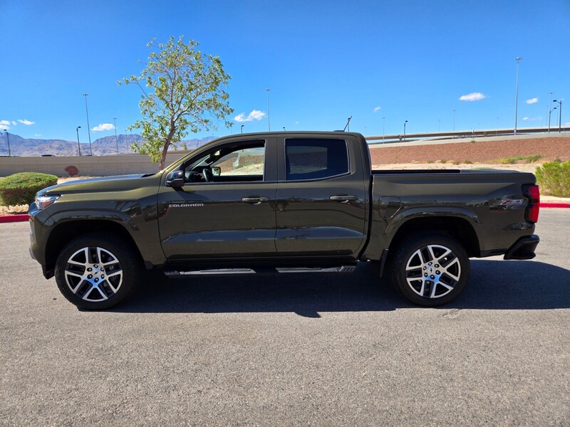 2023 Chevrolet Colorado Z71 photo 3