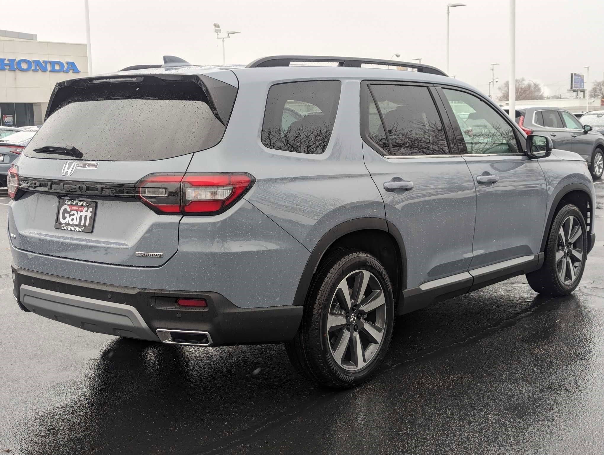 2025 Honda Pilot Touring photo 3