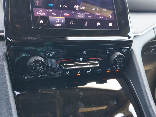 2025 Jeep Grand Cherokee Altitude photo 32