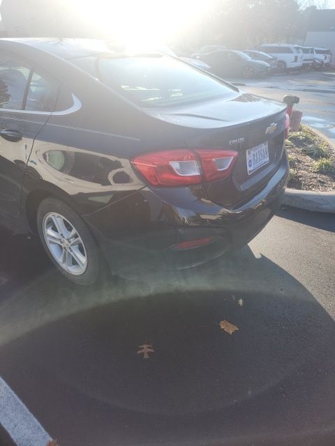 2018 Chevrolet Cruze LT photo 3