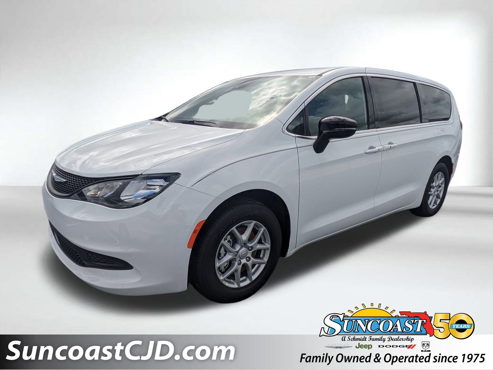 2026 Chrysler Voyager LX's photo