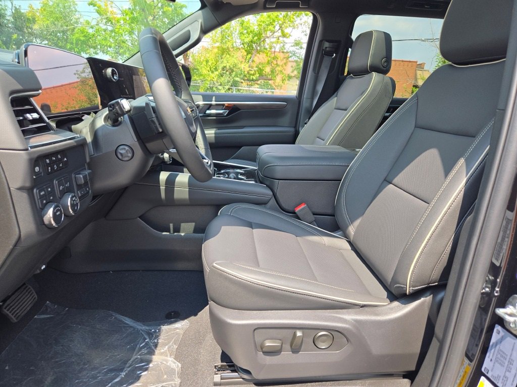 2025 Chevrolet Suburban Premier photo 26