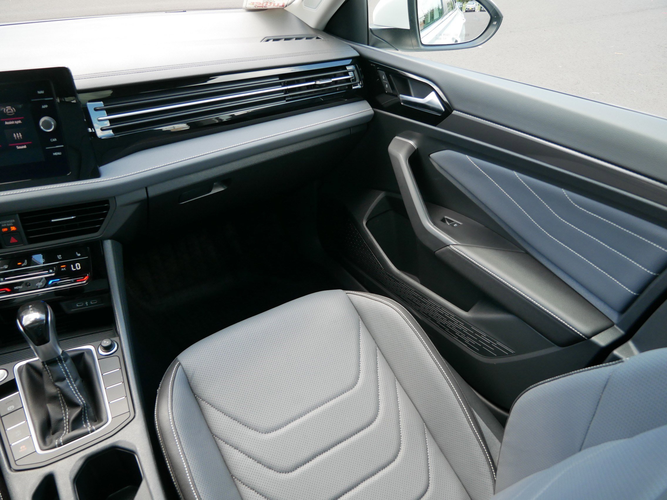 2025 Volkswagen Jetta SEL photo 11