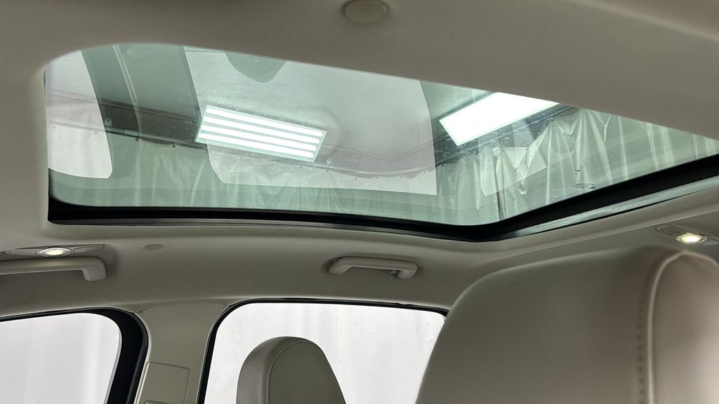 2014 Ford C-Max Hybrid SEL photo 33
