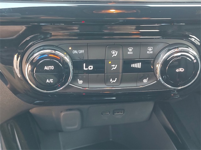 2025 Chevrolet Trax photo 14