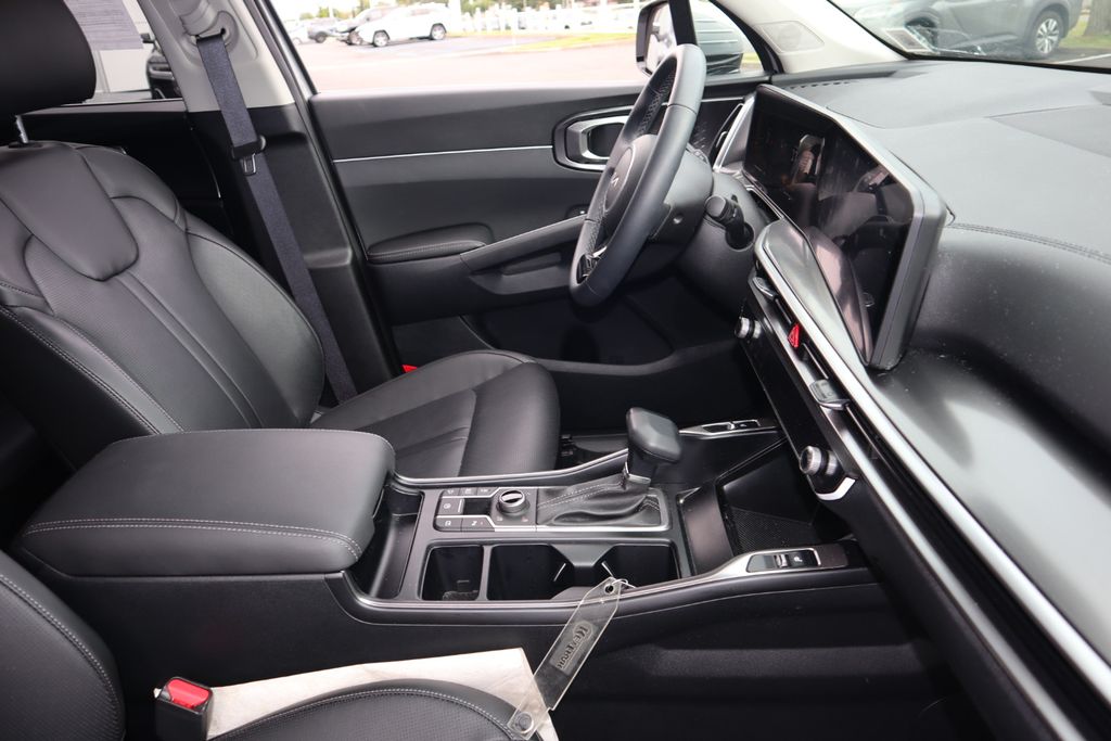 2025 Kia Sorento S photo 26