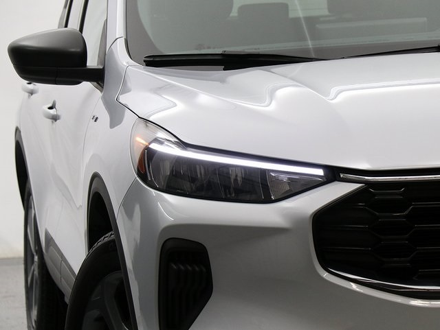 2025 Ford Escape ST-Line photo 2
