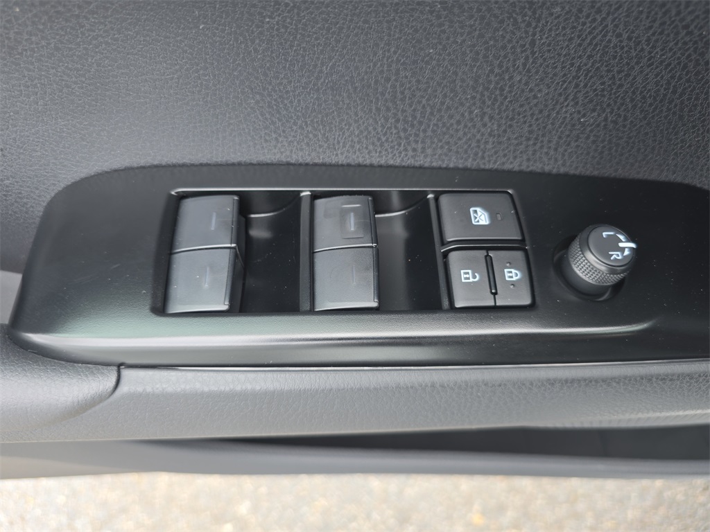 2025 Toyota Camry LE photo 27