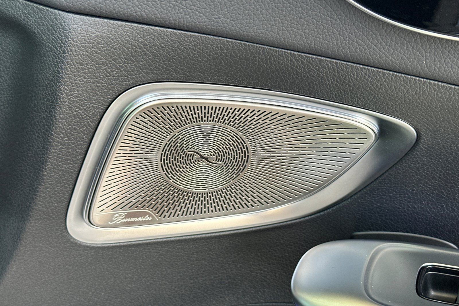 2025 Mercedes Benz C 300 photo 5
