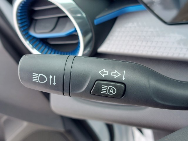 2025 Chevrolet Trax LT photo 18