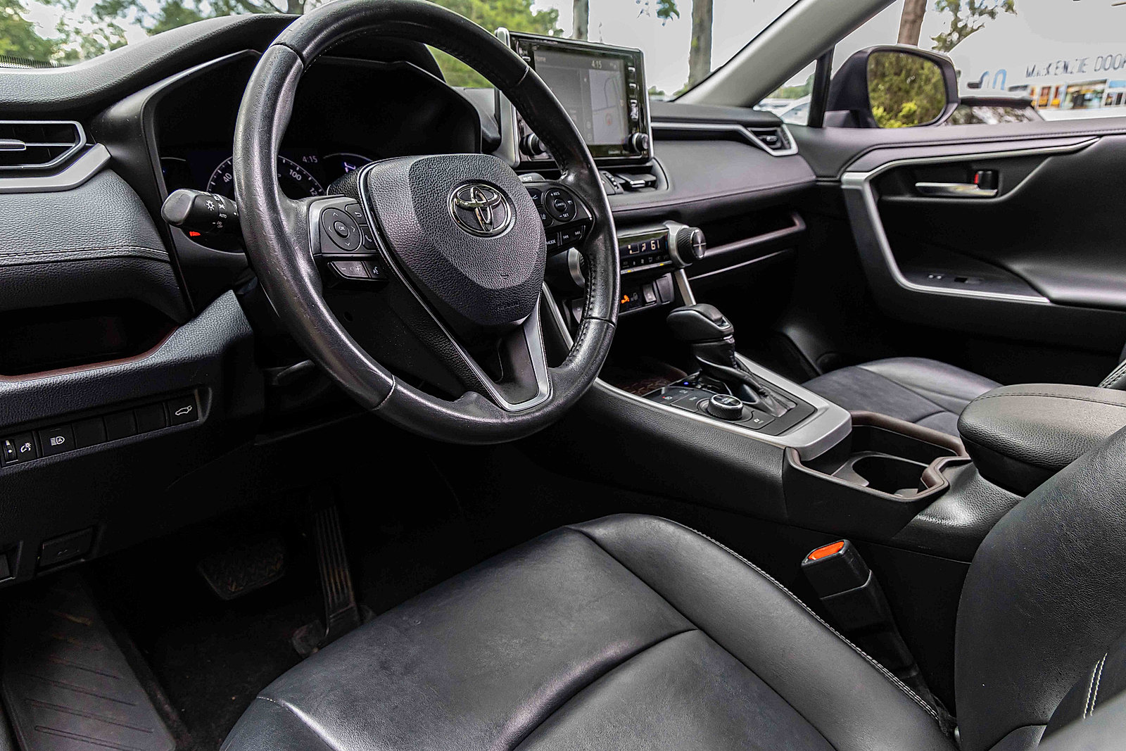 2019 Toyota RAV4 Hybrid Limited photo 4