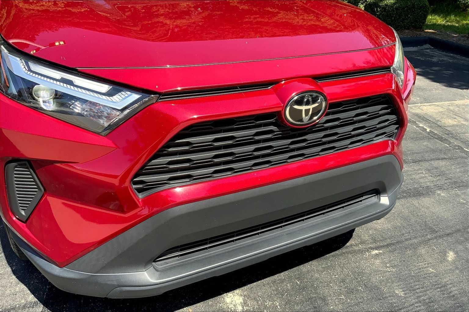 2023 Toyota RAV4 XLE photo 29