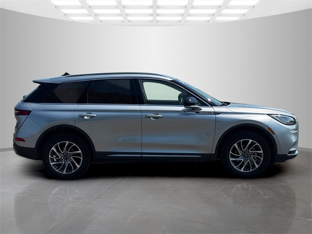 2022 Lincoln Corsair Standard photo 5