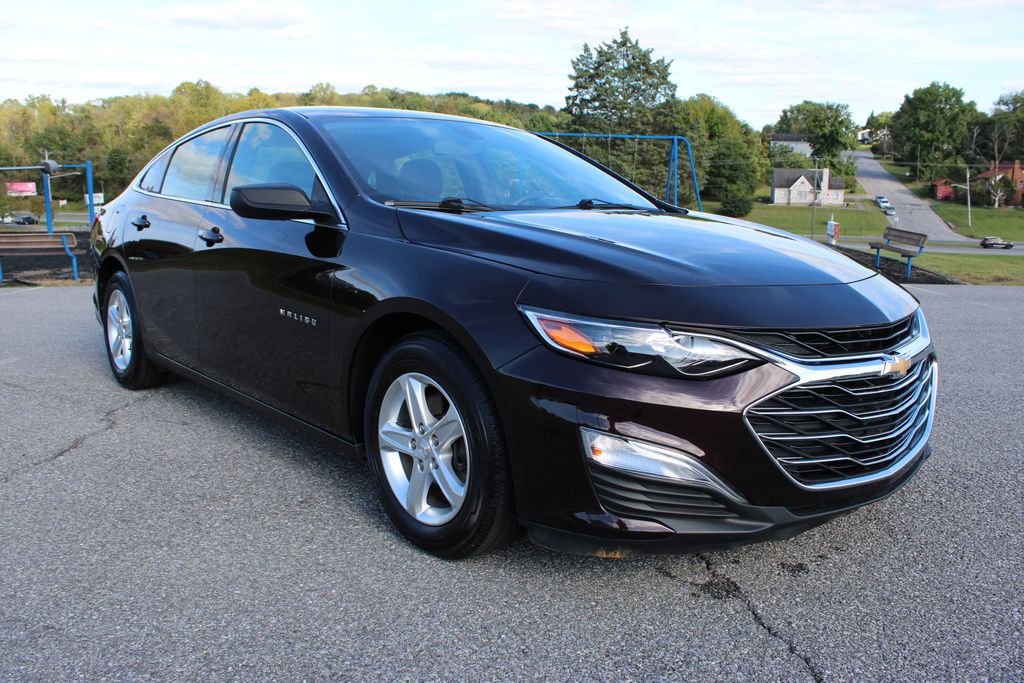 2021 Chevrolet Malibu photo 2