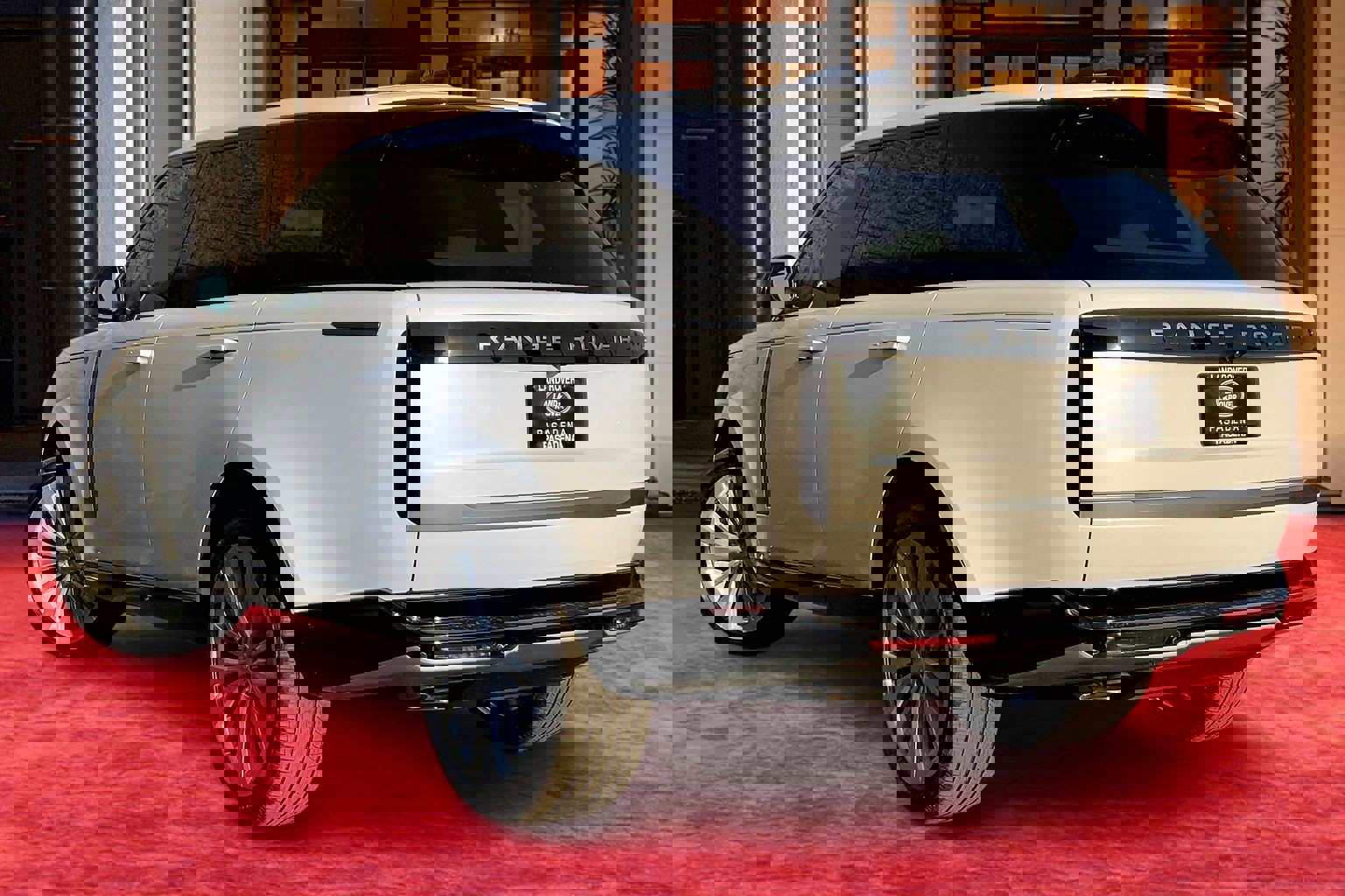 2025 Land Rover Range Rover SE photo 3