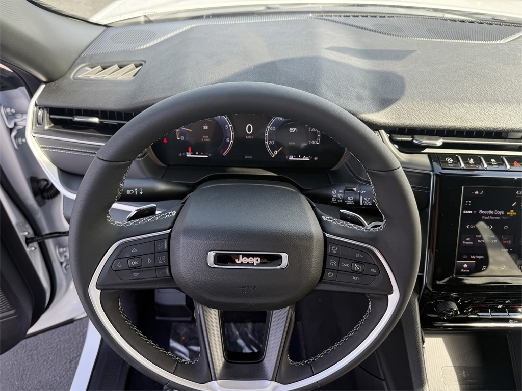 2025 Jeep Grand Cherokee Laredo photo 20