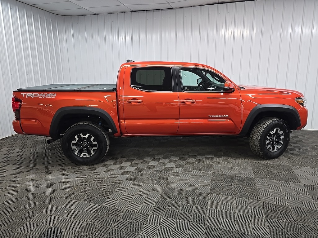 2018 Toyota Tacoma TRD Off-Road photo 2