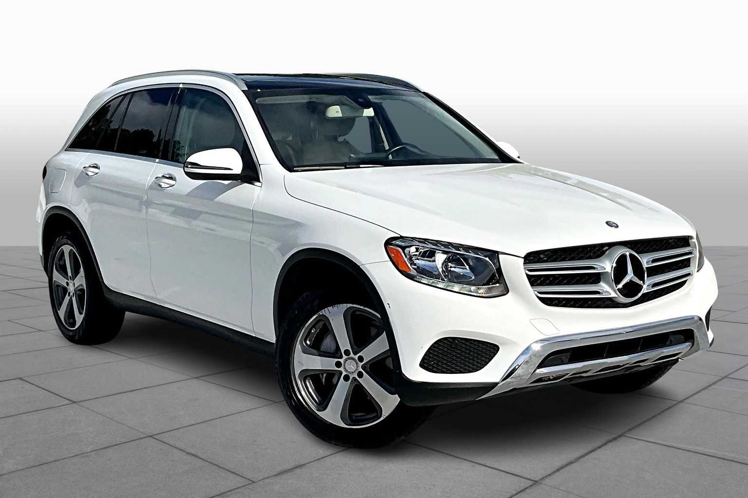 2016 Mercedes Benz GLC 300 4MATIC photo 2