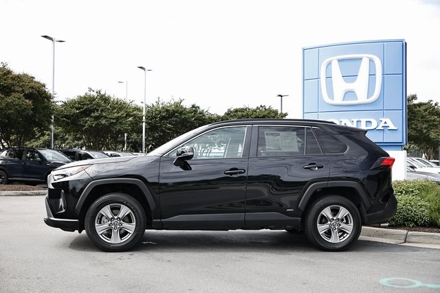 2024 Toyota RAV4 Hybrid XLE photo 2