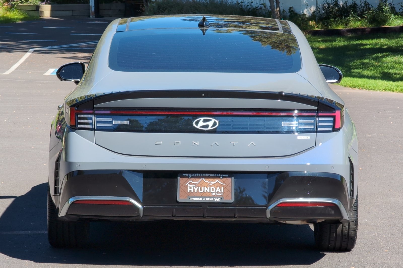 2025 Hyundai Sonata Hybrid Limited photo 3