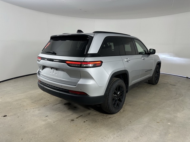 2024 Jeep Grand Cherokee Altitude X photo 2