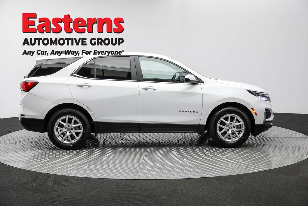 2023 Chevrolet Equinox LT photo 2