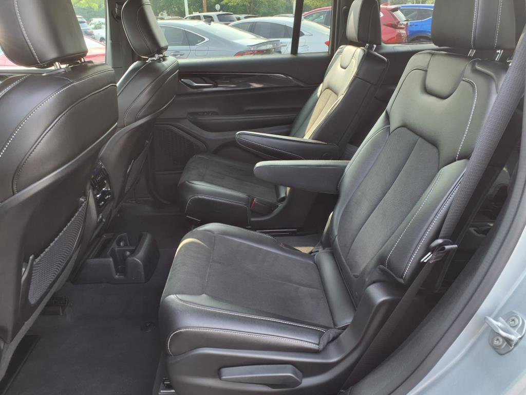 2023 Jeep Grand Cherokee Altitude photo 7