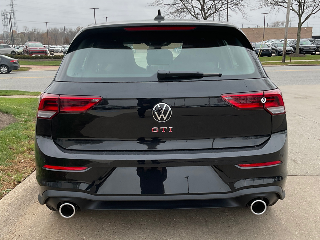 2026 Volkswagen Golf GTI SE photo 4