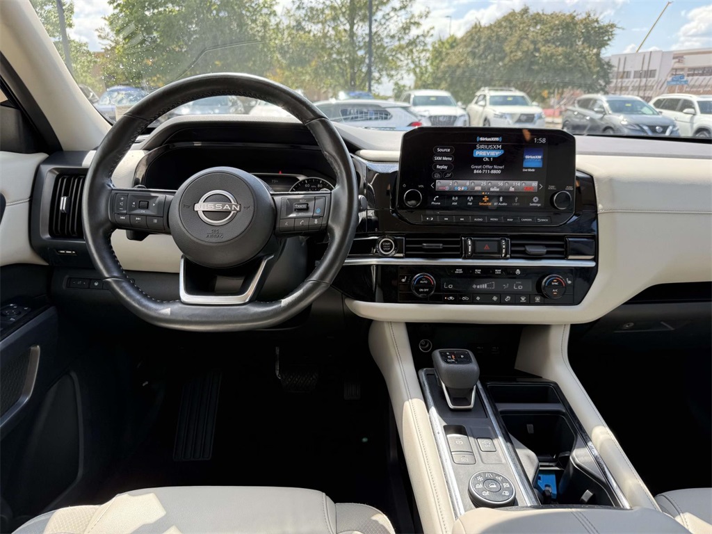 2023 Nissan Pathfinder SL photo 16