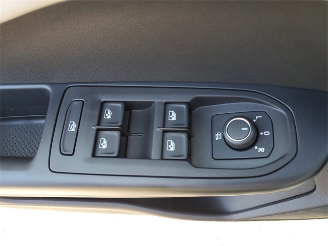 2025 Volkswagen Taos SE photo 21