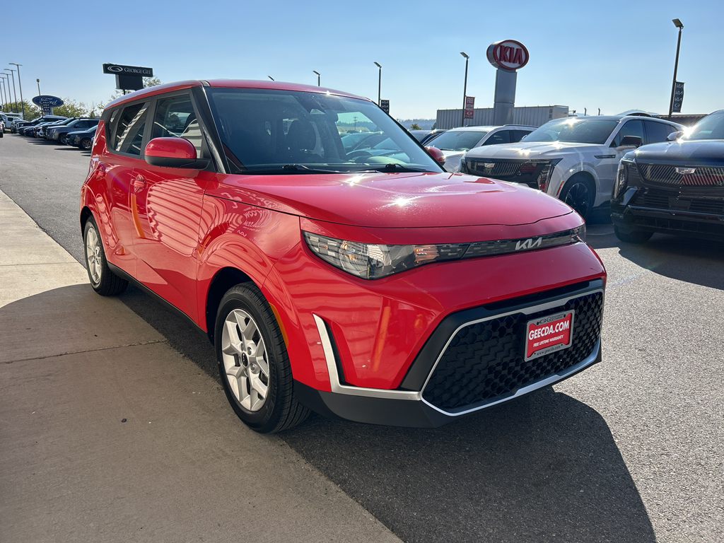 2024 Kia Soul LX photo 2