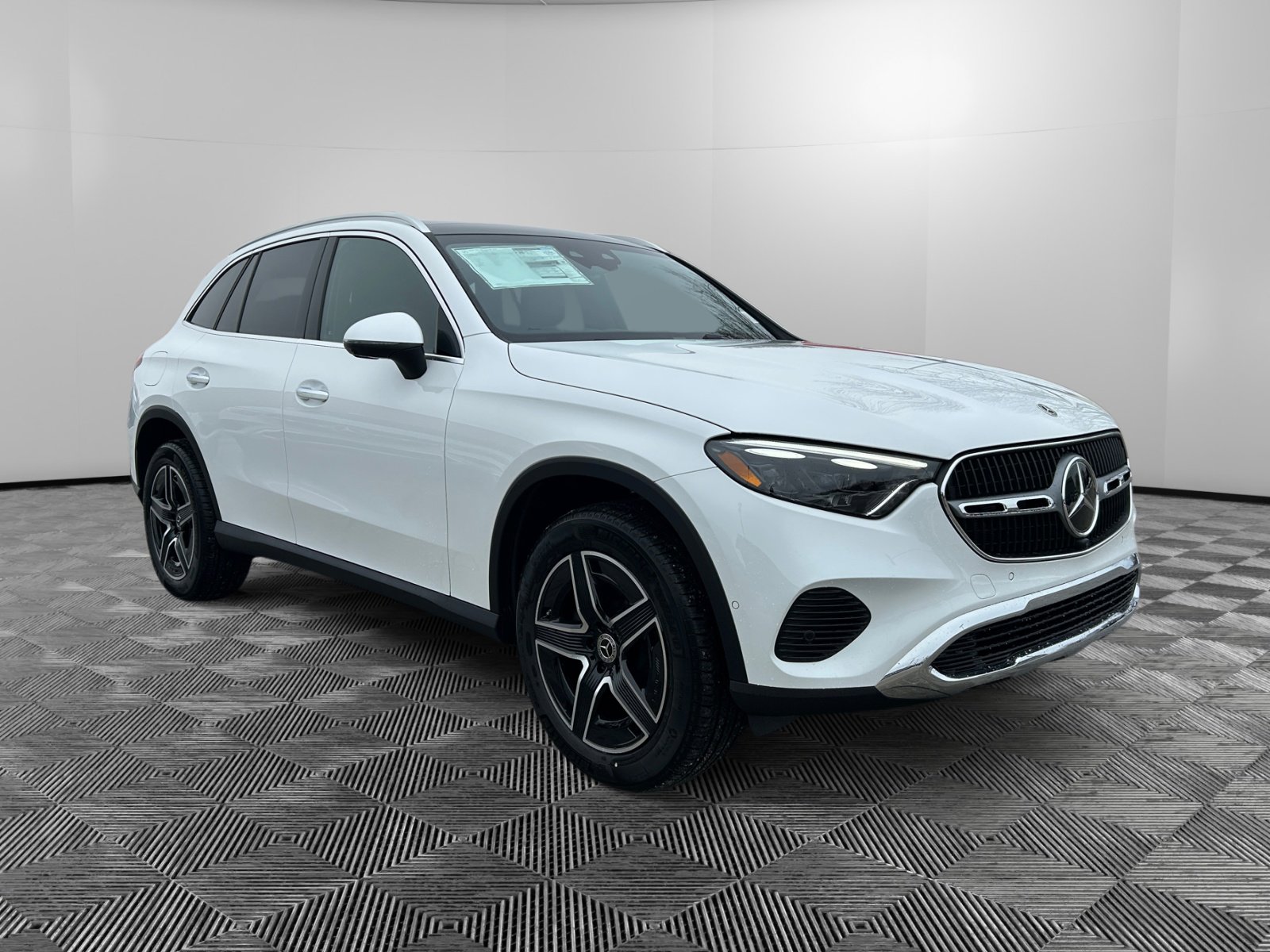 2026 Mercedes-Benz GLC Base's photo