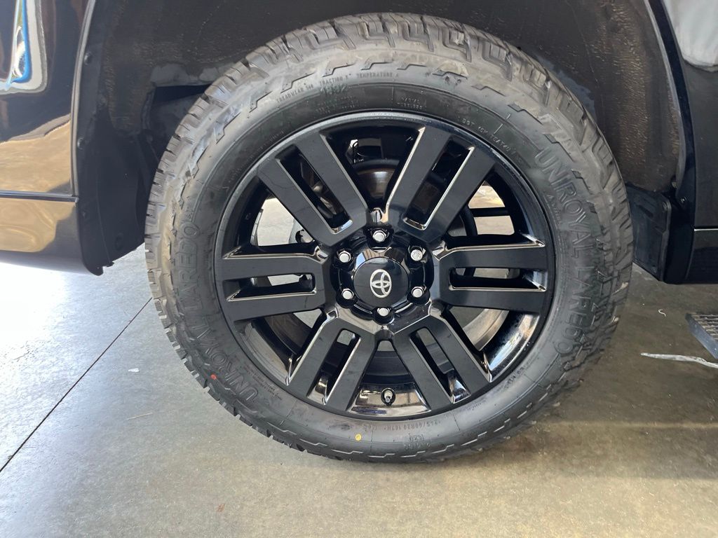 2020 Toyota 4Runner SR5 Premium photo 29