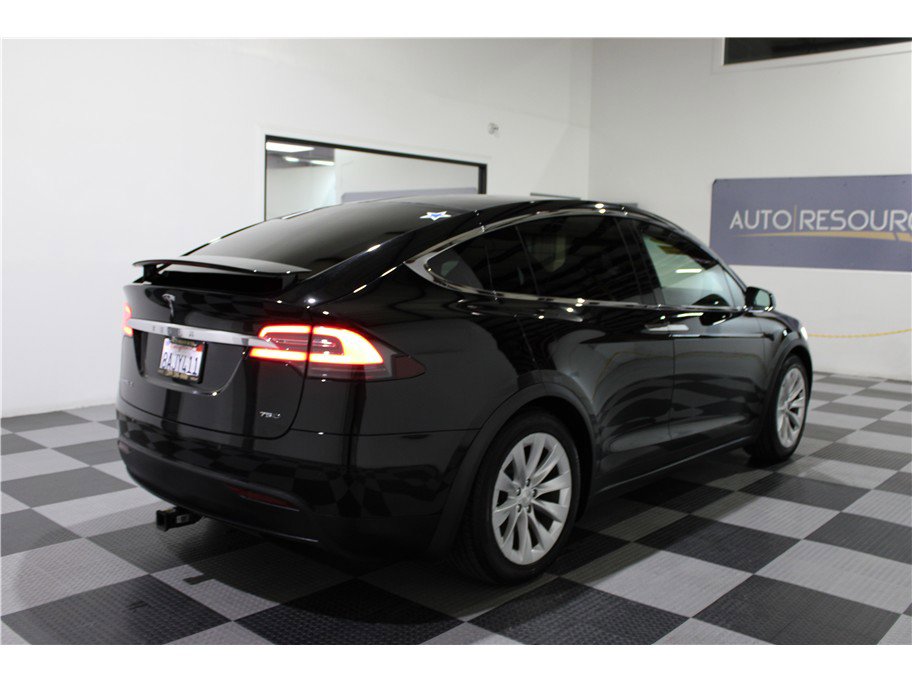 2017 Tesla Model X 75D photo 4