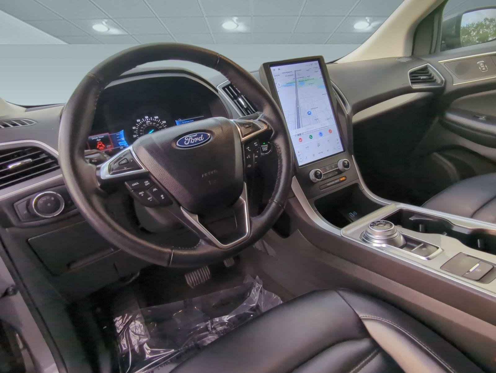 2024 Ford Edge SEL photo 3