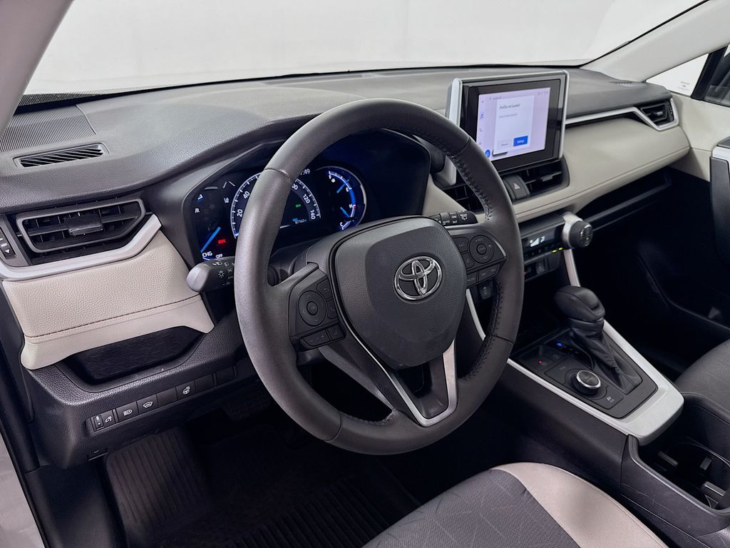 2023 Toyota RAV4 Hybrid XLE photo 9