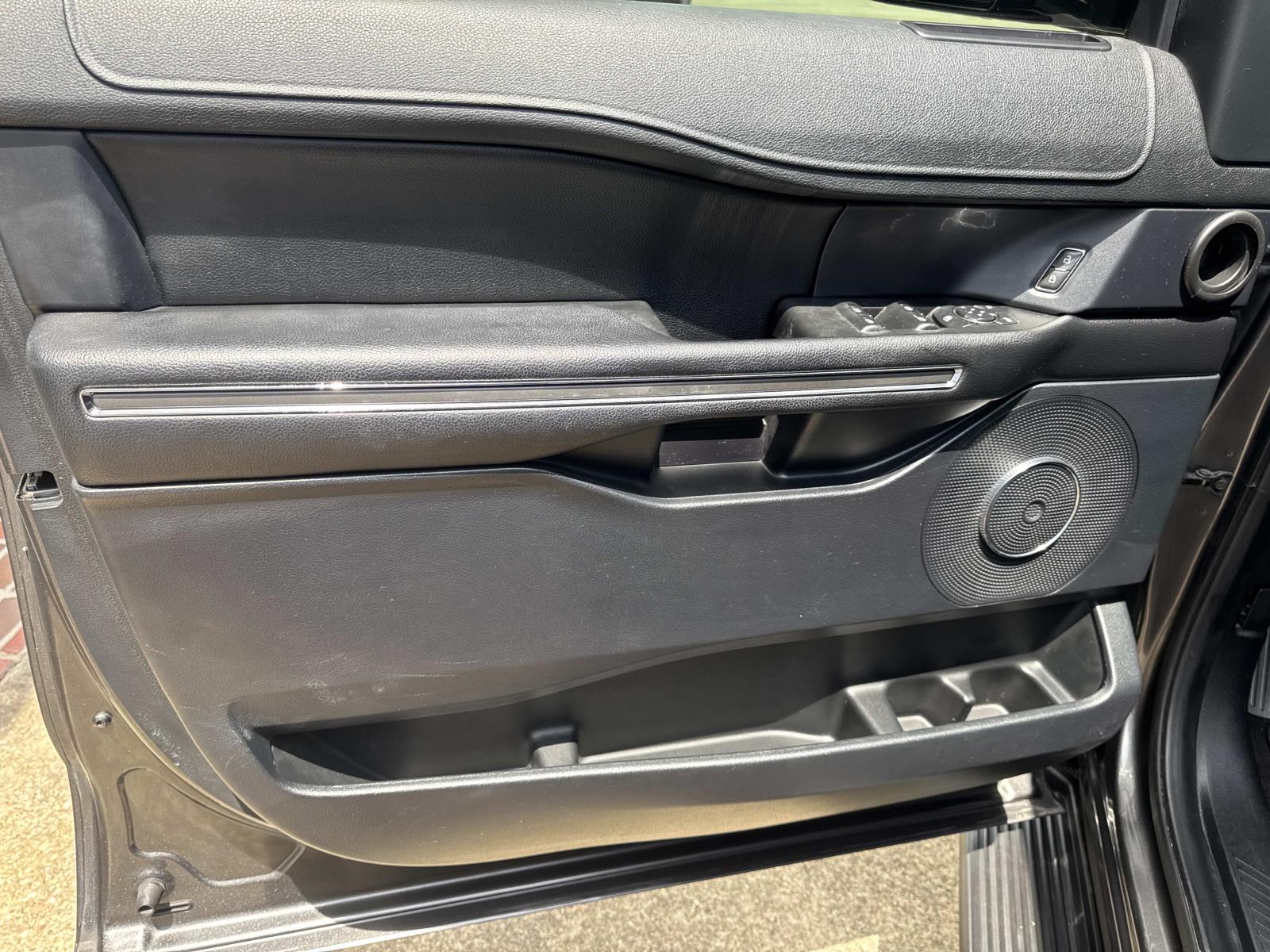 2019 Ford Expedition XLT photo 17