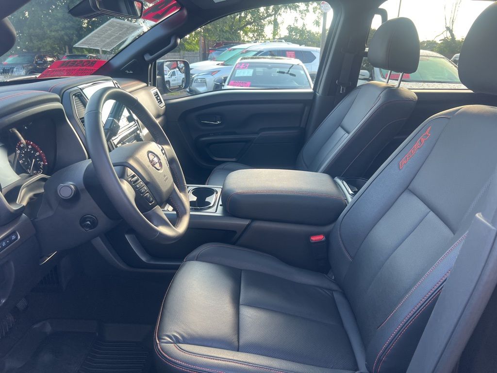2024 Nissan Titan PRO-4X photo 2