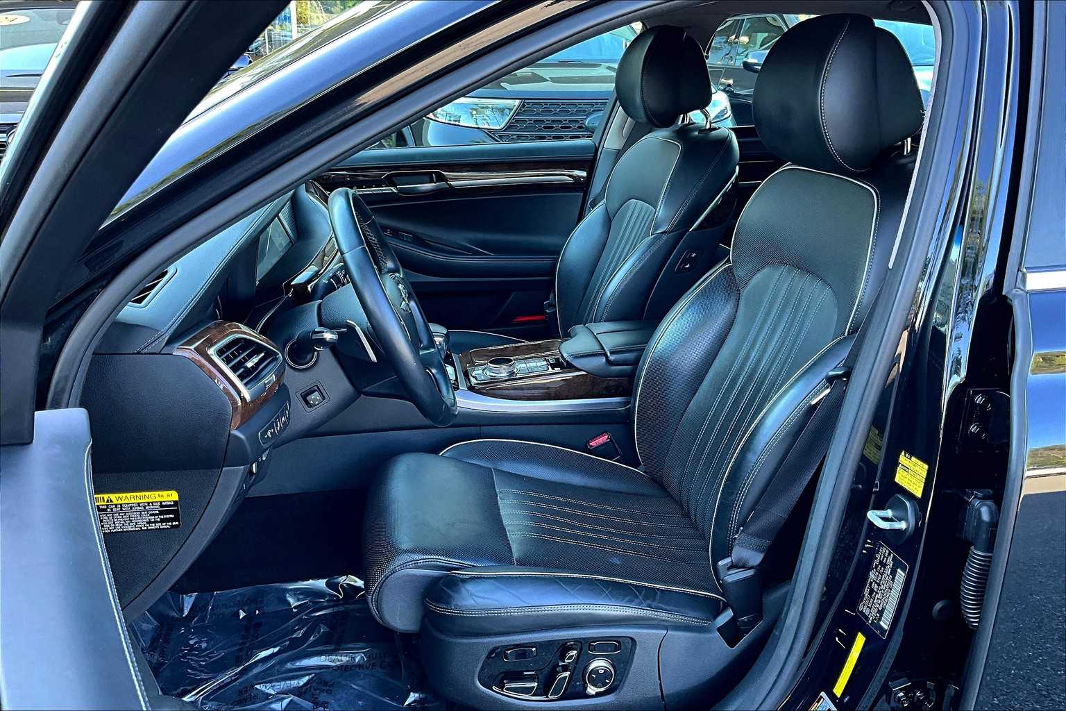 2017 Genesis G90 3.3T Premium photo 6